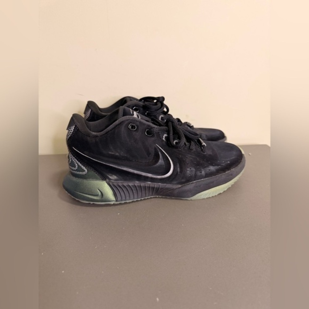 Youth Boys Nike LeBron XII Tahitian Basketball Shoes (Youth 5.5 = Women’s 7)